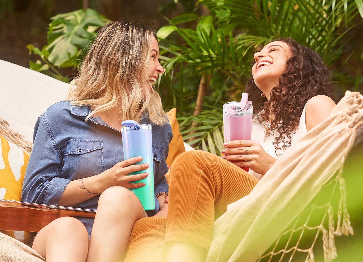 Meoky-capacidad-30oz: botella amplia para largas jornadas sin recargas.