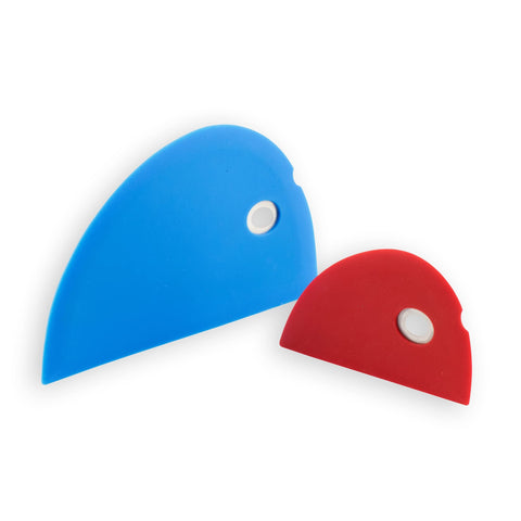 Raspador de cuenco Messermeister grande azul para mezclar y transferir con precisión.