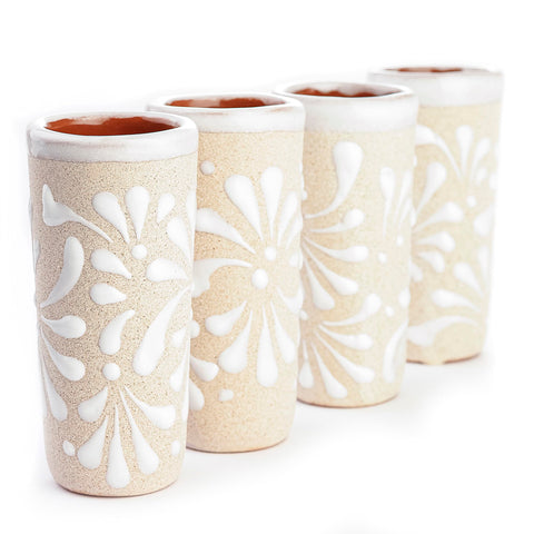 Vasos MEXTEQUIL con diseño tradicional mexicano para reuniones.