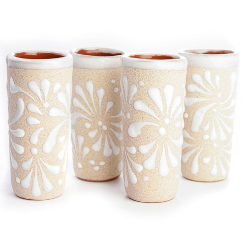 Vasos chupito MEXTEQUIL con patrón blanco e interior terracota para tequila.