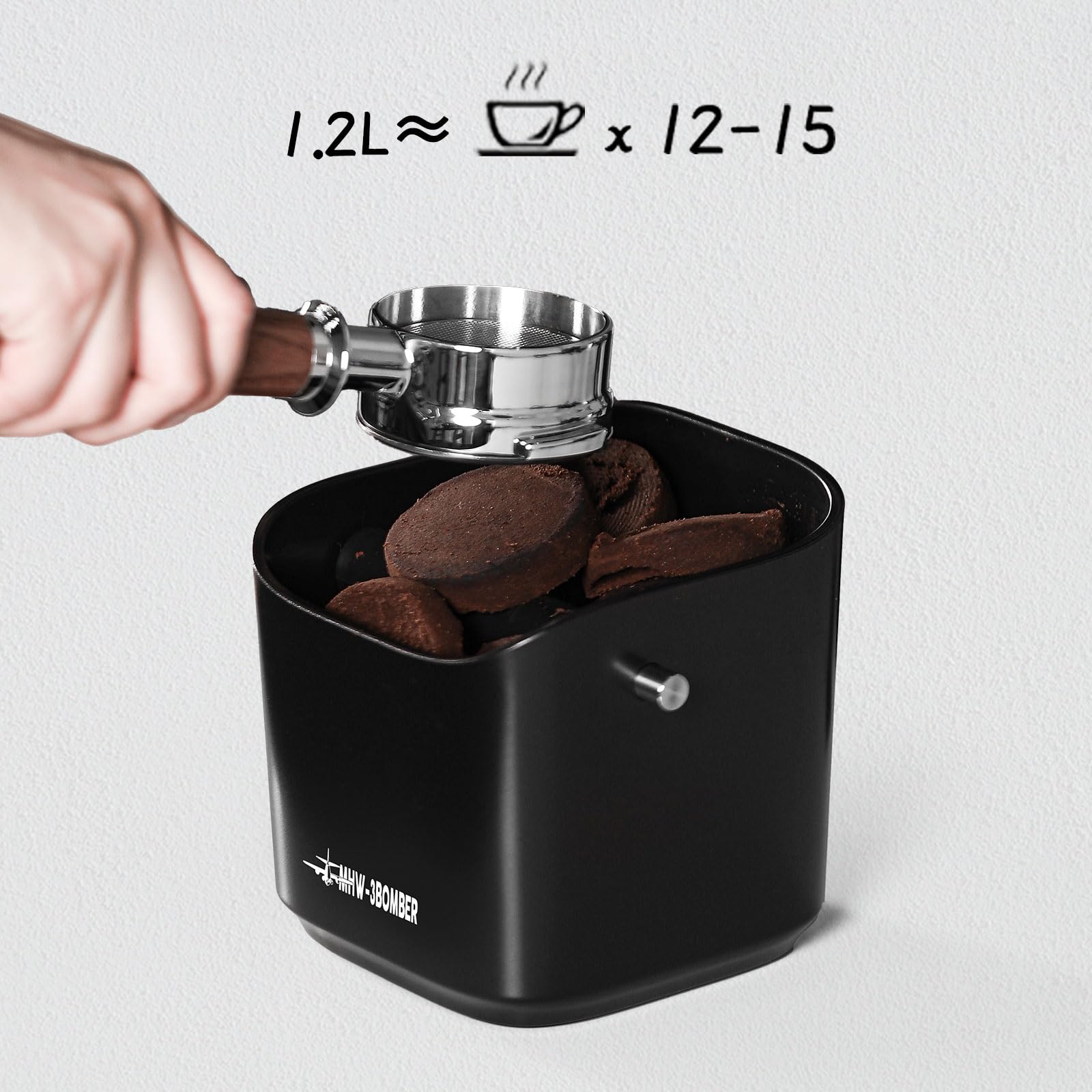 Conjunto de limpieza incluido para mantener la zona de café ordenada.