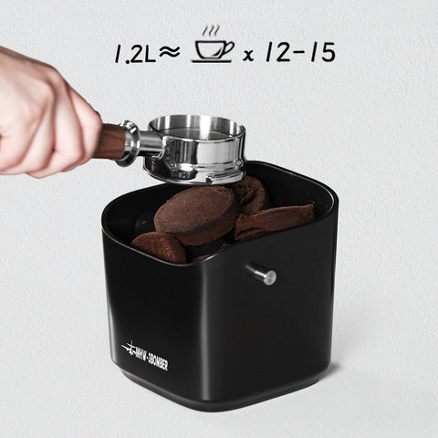 Conjunto de limpieza incluido para mantener la zona de café ordenada.