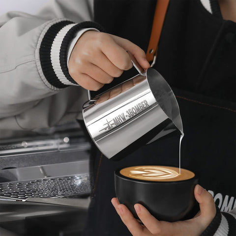 Pico crocodilo de MHW-3BOMBER facilita vertido limpio para latte art