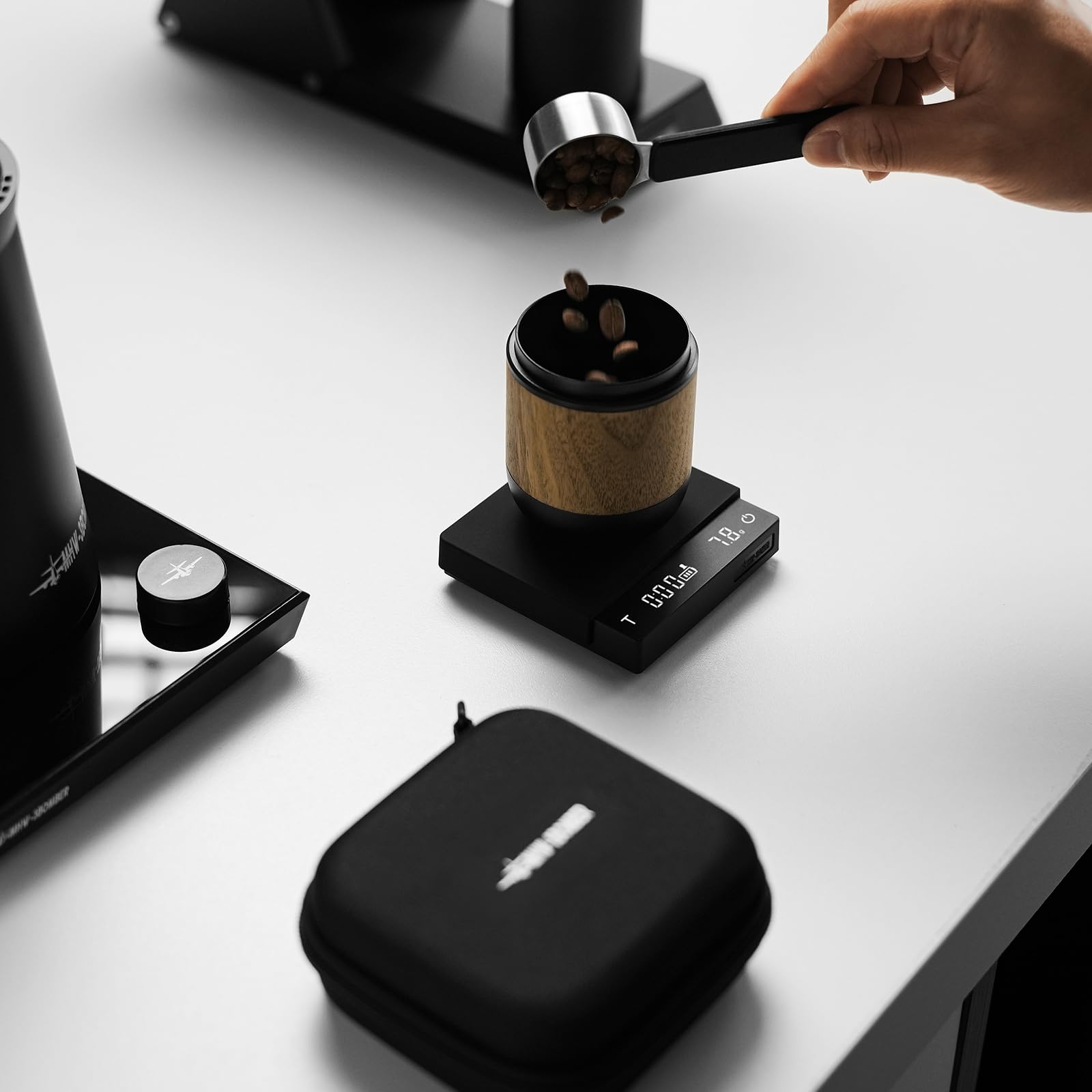 La MHW-3BOMBER admite unidades de medición gramos y onzas para mayor comodidad.