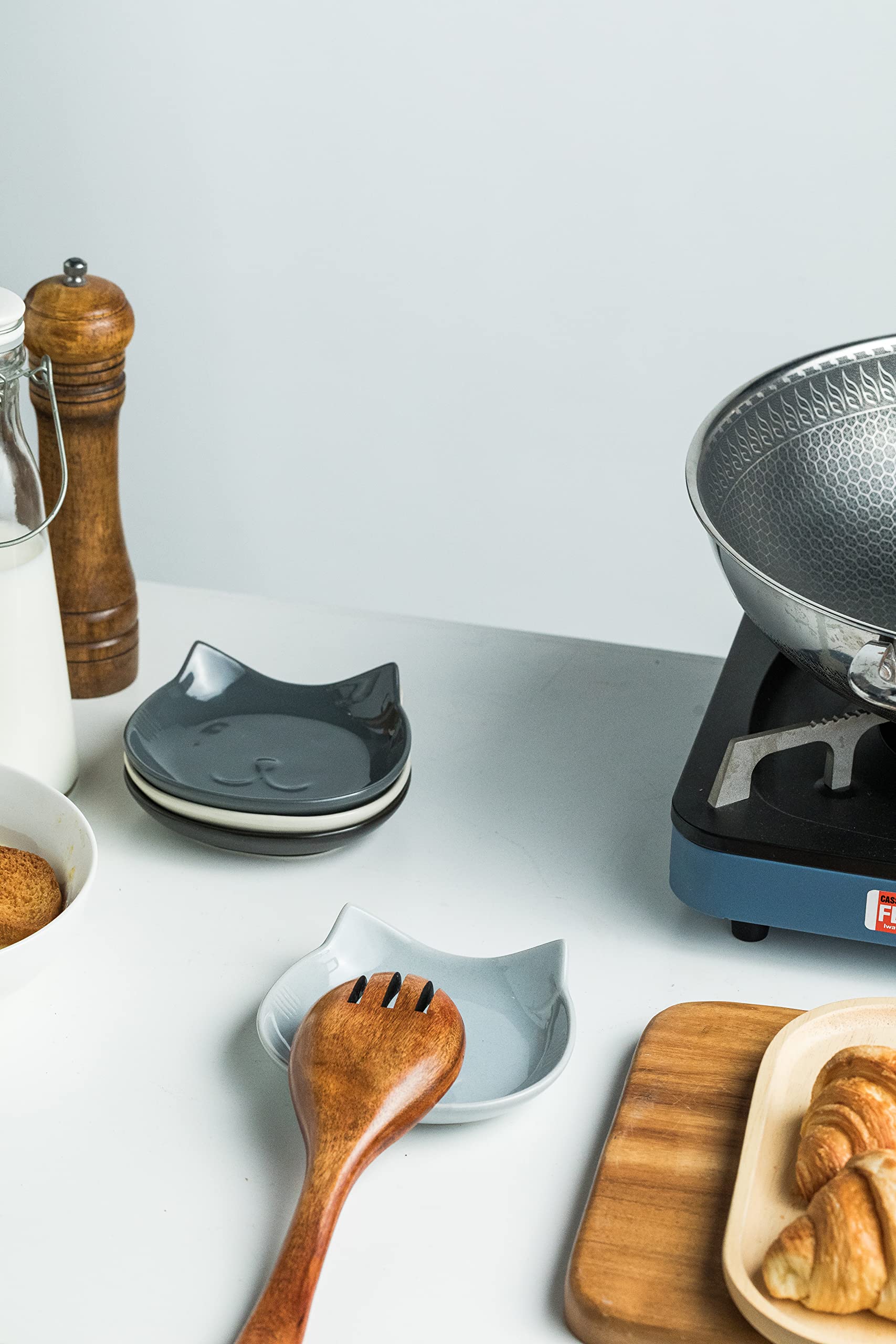 Miamolo disenio encantador gato ceramico eleva la estetica de la cocina