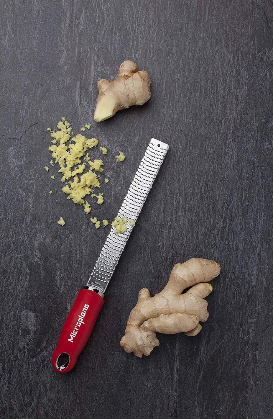 Microplane Classic Red Zester: zeste-citricos para realzar ensaladas y vinagretas