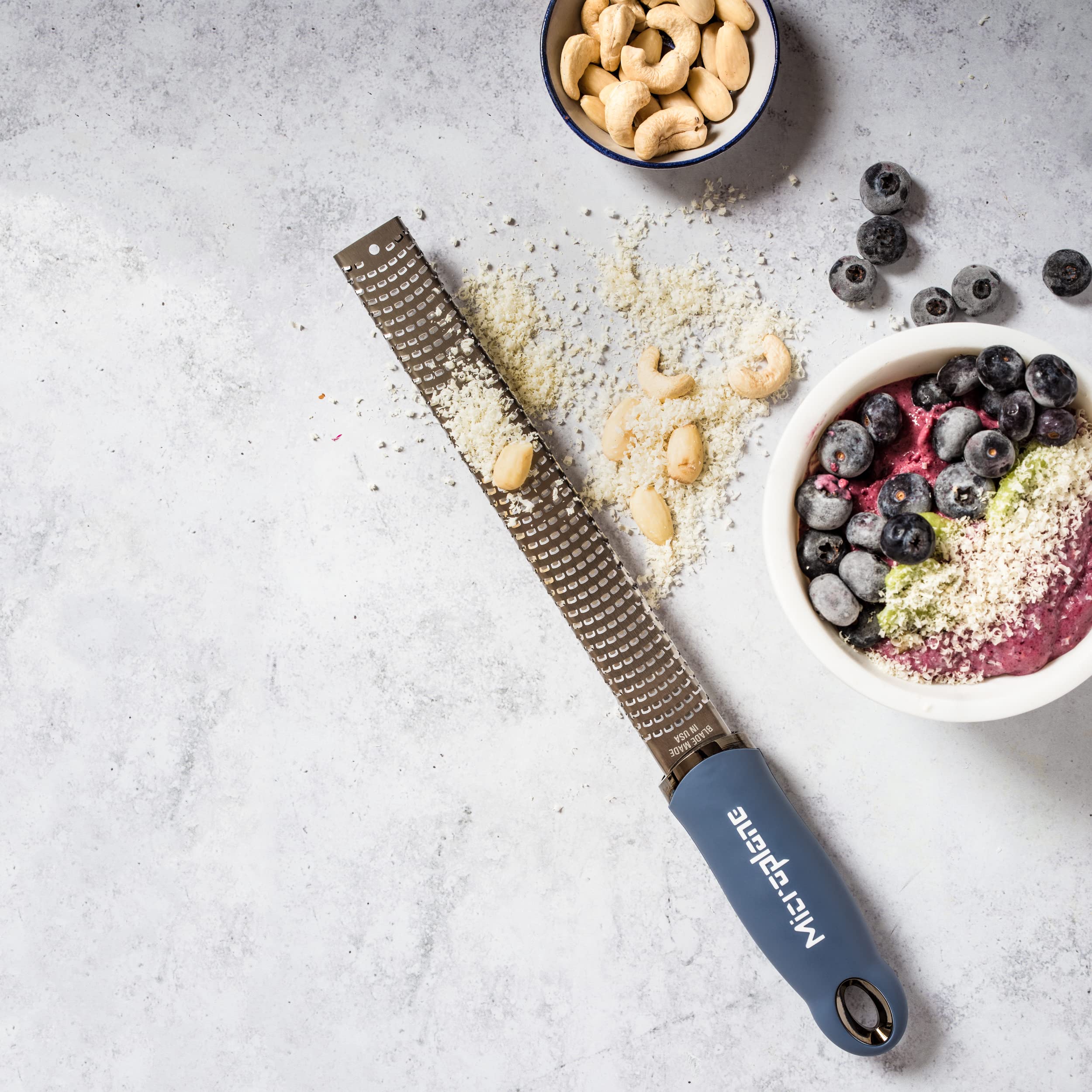 Microplane Denim Azul rallador: corcho rebajado para tapas de botella.