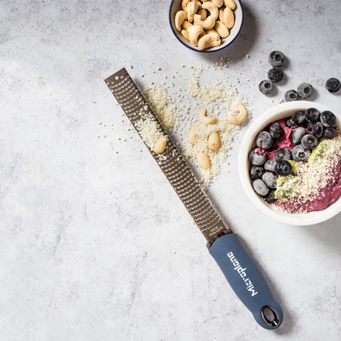 Microplane Denim Azul rallador: corcho rebajado para tapas de botella.