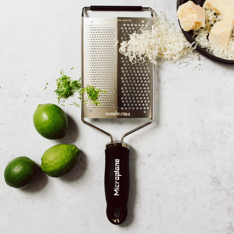 Microplane para especias como nuez moscada y jengibre, rallado fino.