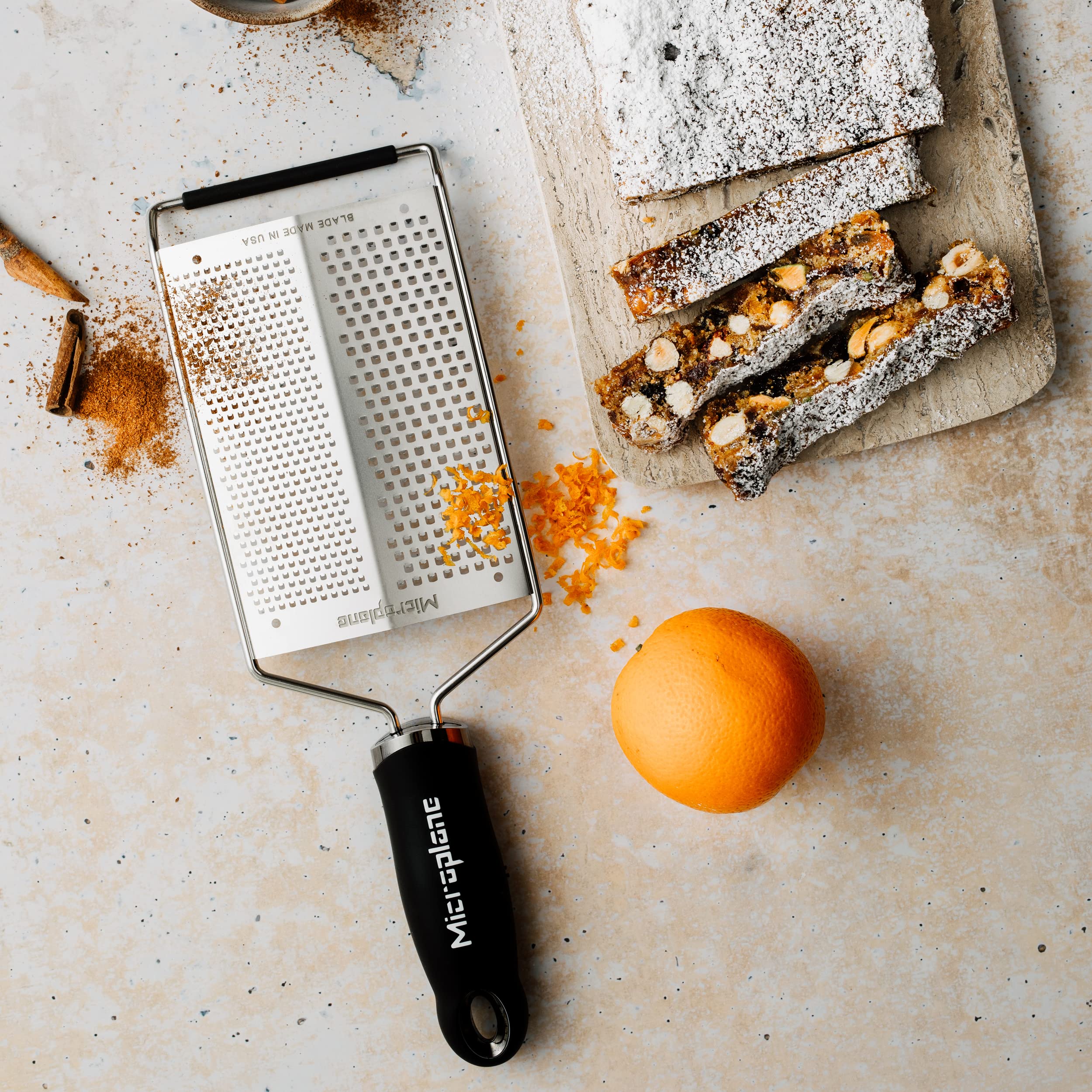 Microplane mango ergonómico de tacto suave para un agarre cómodo.