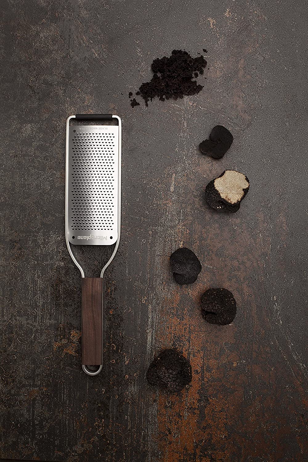 Microplane Master Series, mango de nogal, diseño elegante que complementa la cocina.