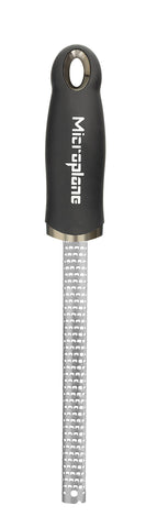 Microplane negro: vista frontal del rallador de especias para canela