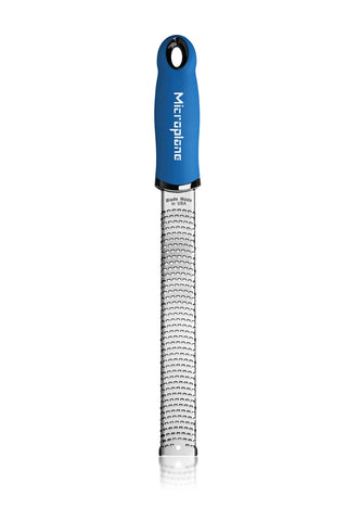 Microplane Premium Classic Zester, filo ultrafino hecho en EEUU para cortes precisos.