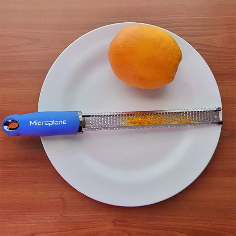 Microplane Premium Classic Zester para especias molidas, mejora textura de platos.