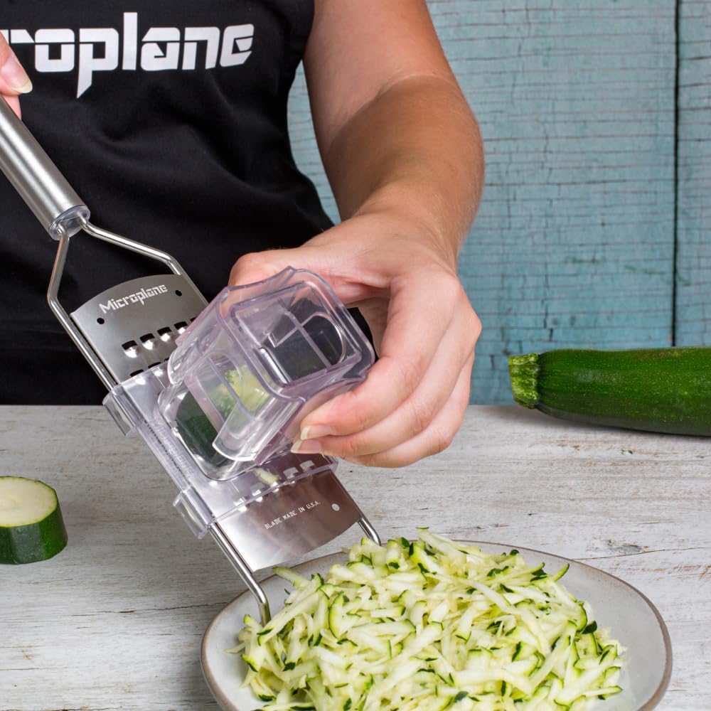 Microplane preparación rápida de verduras gracias al tamaño amplio.