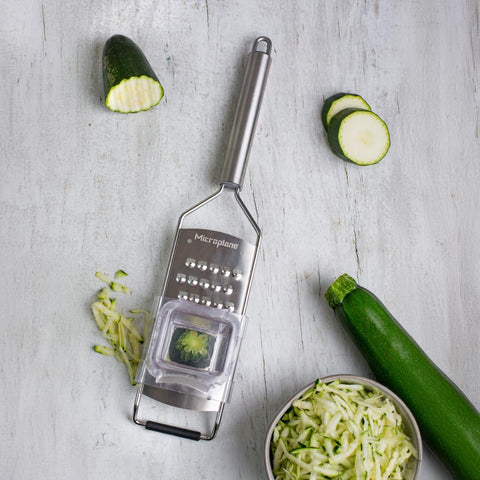 Microplane rallado queso grueso para cubos y platos robustos.