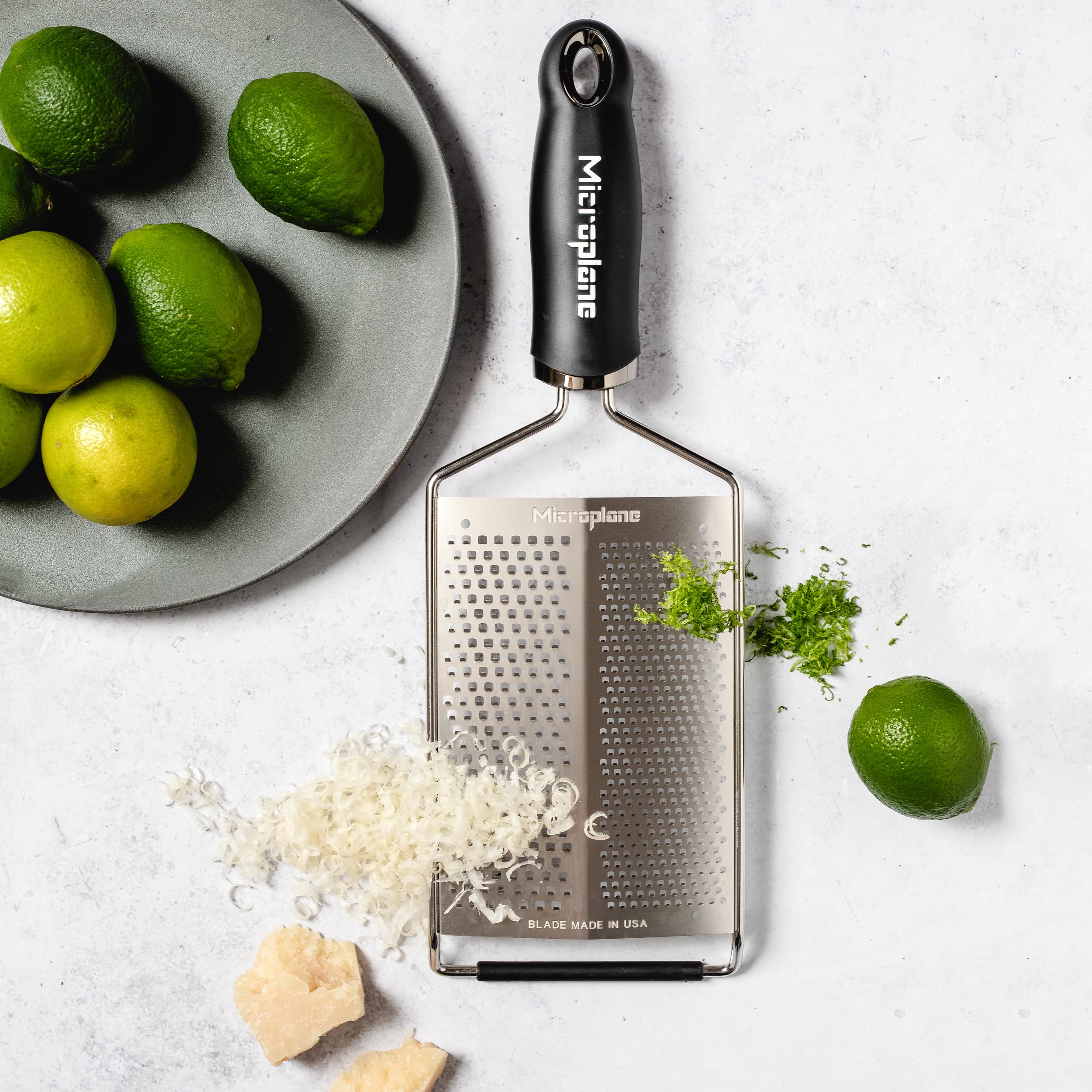 Microplane rallador dual con hojas gruesas para quesos suaves y especias aromáticas.