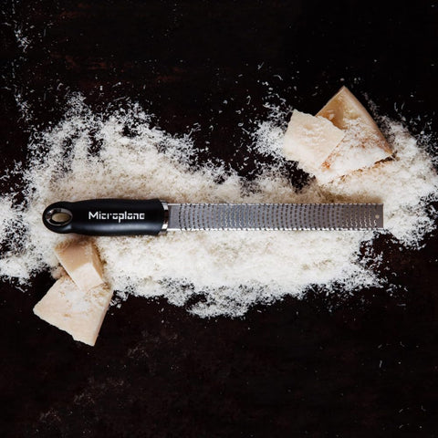 Microplane rallador nuez moscada: convierte especias enteras en polvos aromáticos.