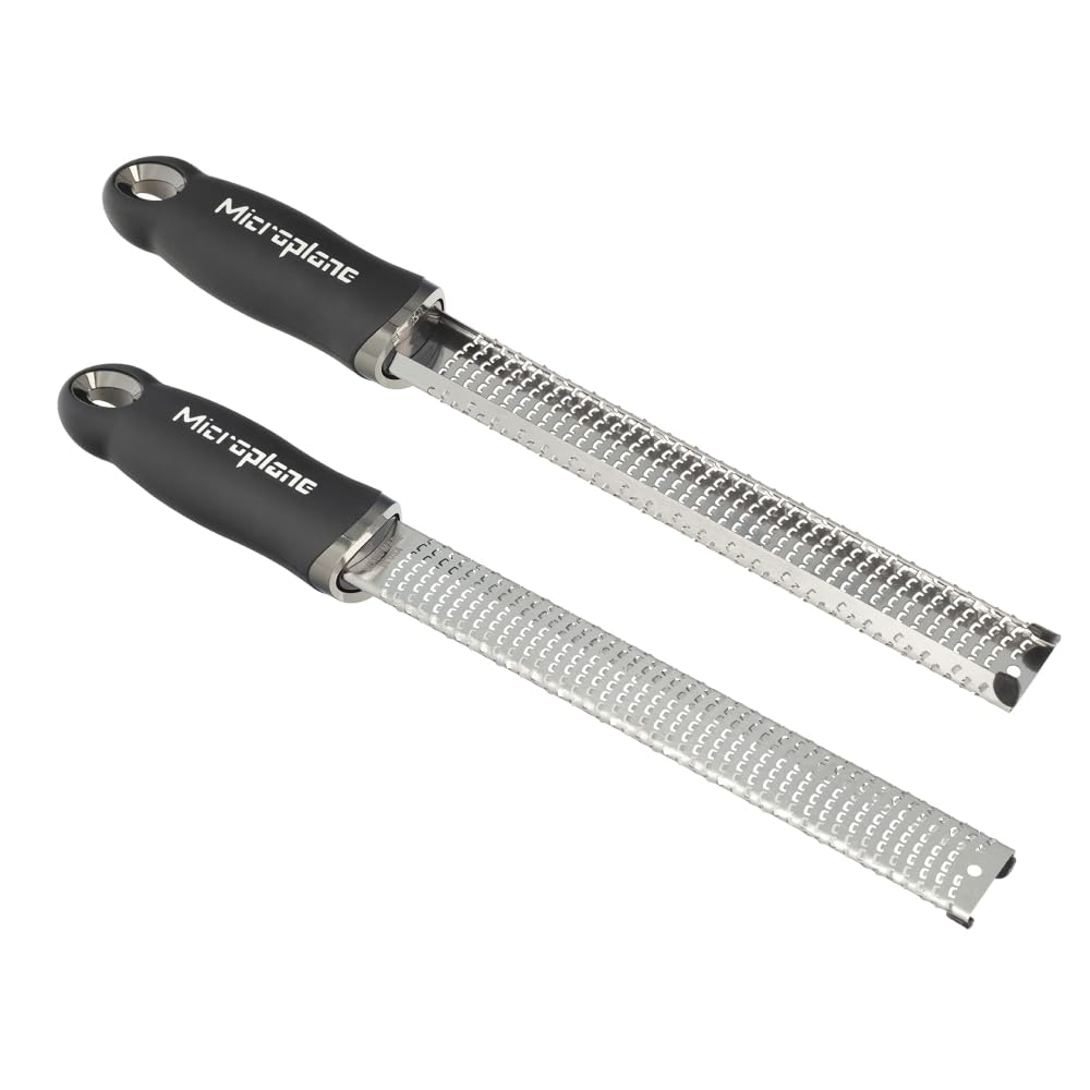 Microplane rallador queso parmesano: crea hebras ligeras para pasta.