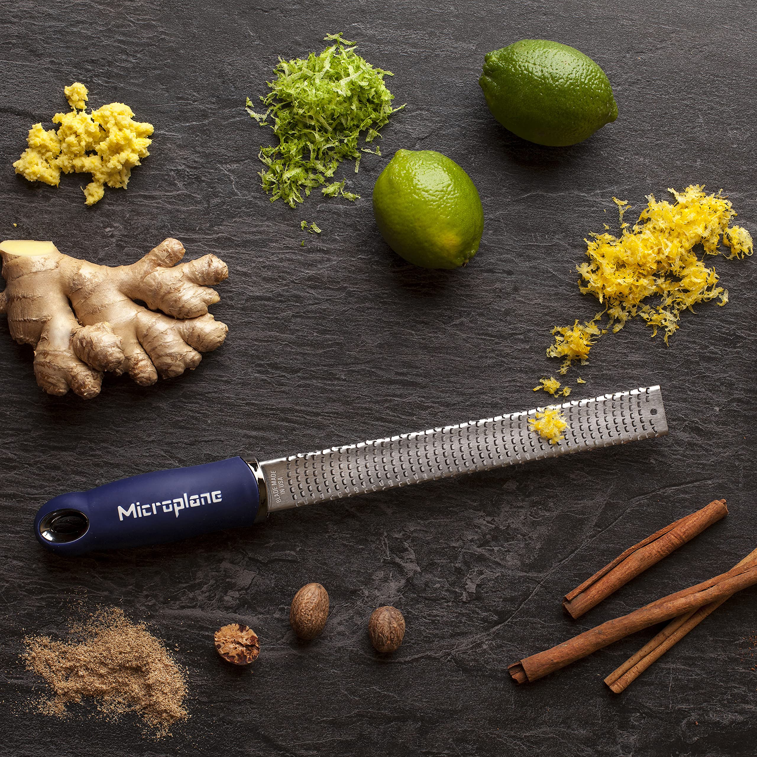 Microplane rallado nuez moscada para saborizar salsas y repostería.