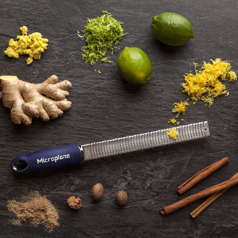 Microplane rallado nuez moscada para saborizar salsas y repostería.