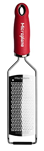 Mango ergonómico Microplane serie gourmet con tacto suave y agarre cómodo.