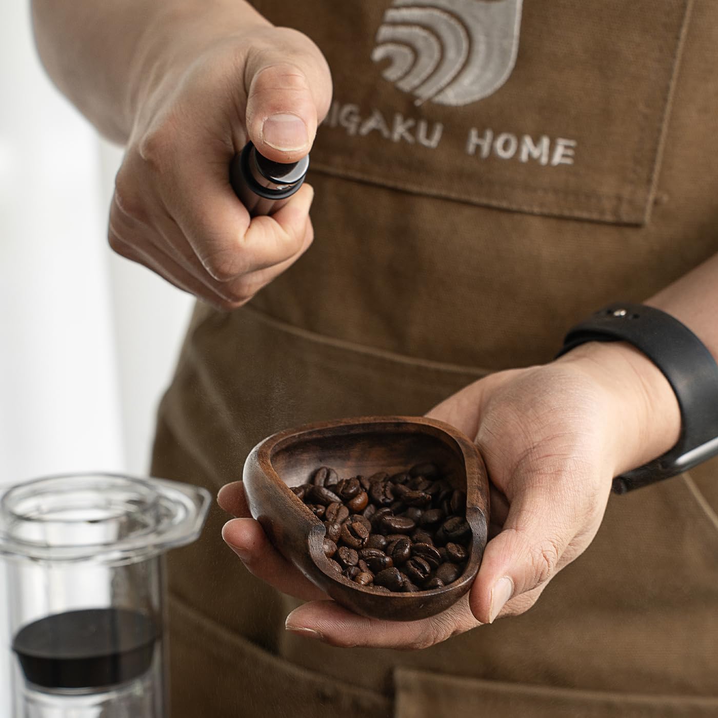 MIGAKU HOME, bandeja-medicion-cafe: superficie estable para medir con precisión.