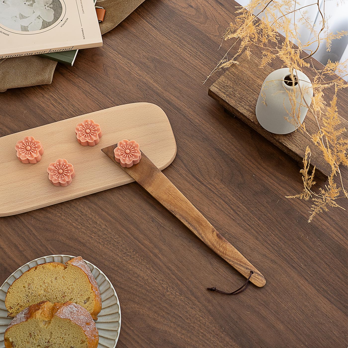 MIGAKU HOME espátula de acacia ergonomica con mango cómodo.