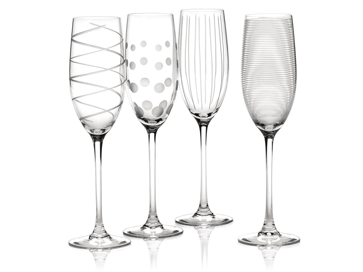 Copas Mikasa Cheers de cristal, juego de 4 para brindar con estilo.