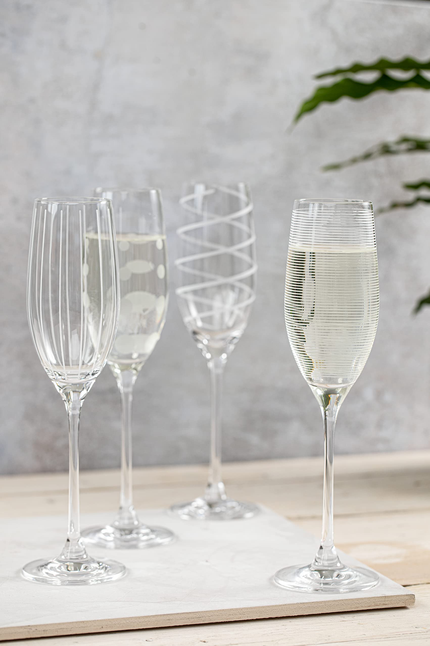 Set de 4 copas apto para mesas festivas.