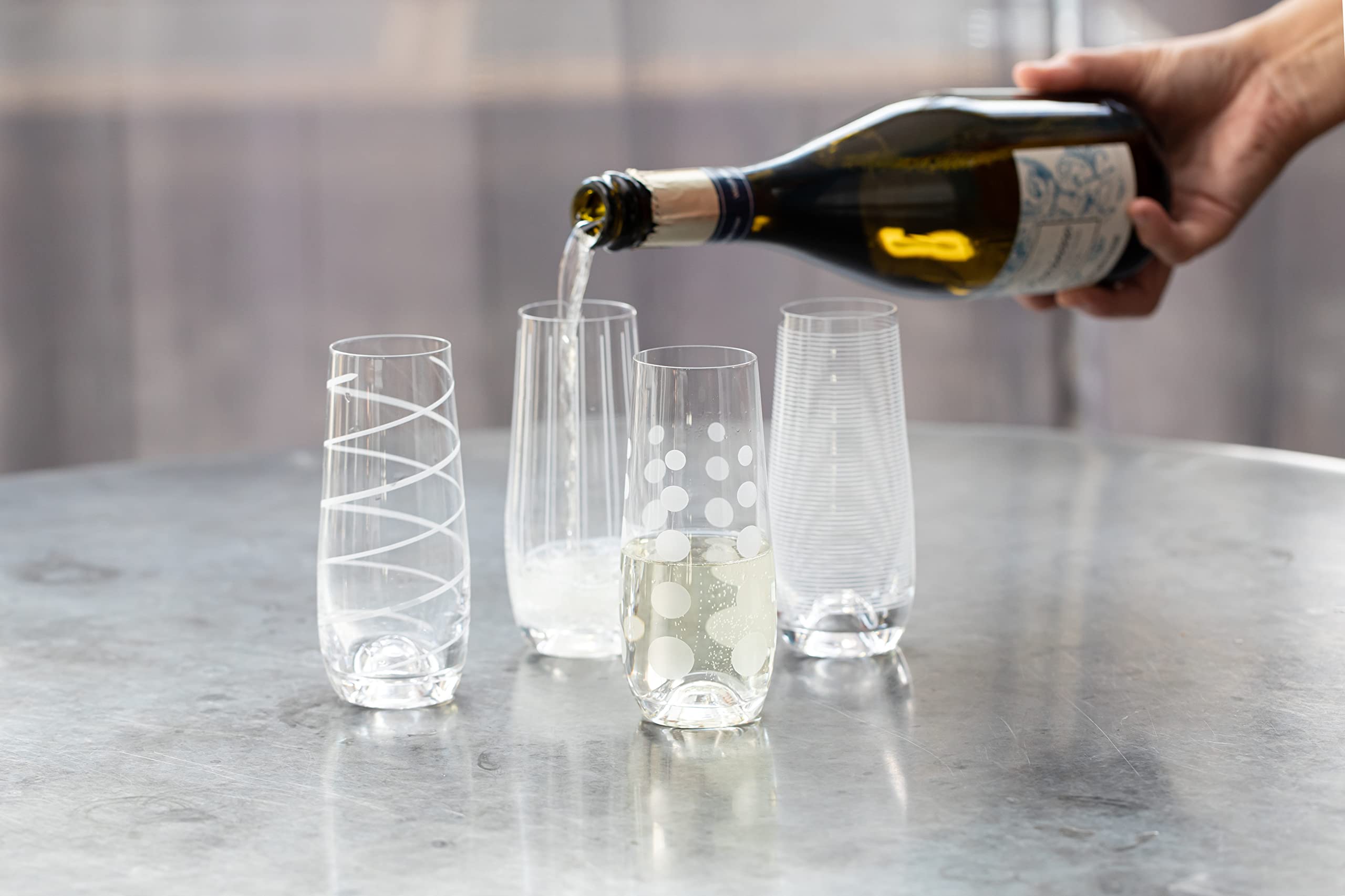 Copas Mikasa Cheers: diseño grabado en plata, aptas para vino blanco y rosado.