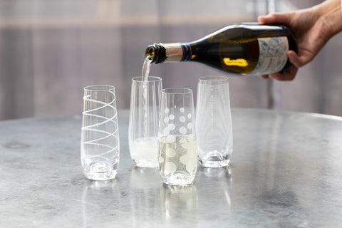 Copas Mikasa Cheers: diseño grabado en plata, aptas para vino blanco y rosado.