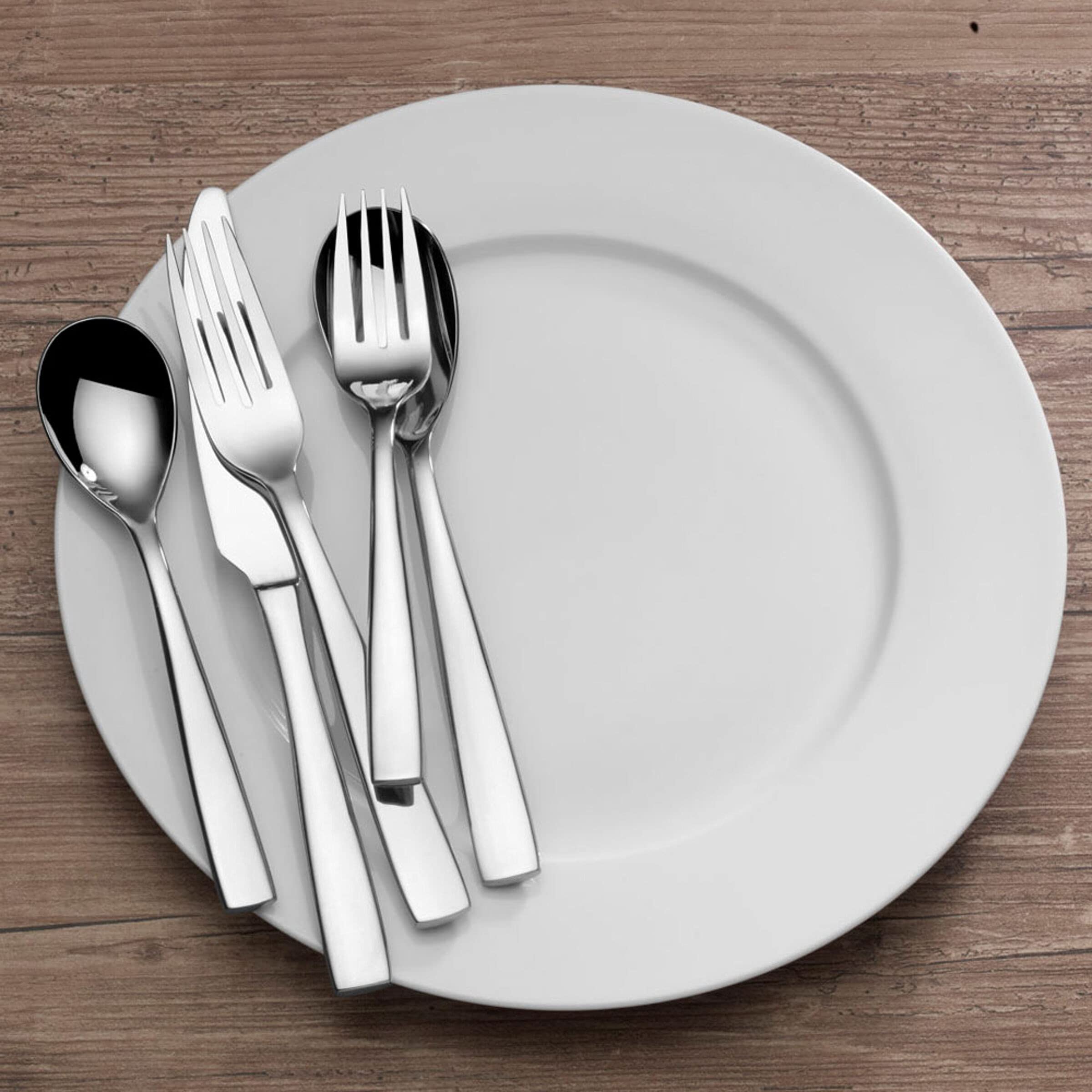 Mikasa Delano cuchara de cena con acabado lustroso para vajilla moderna.