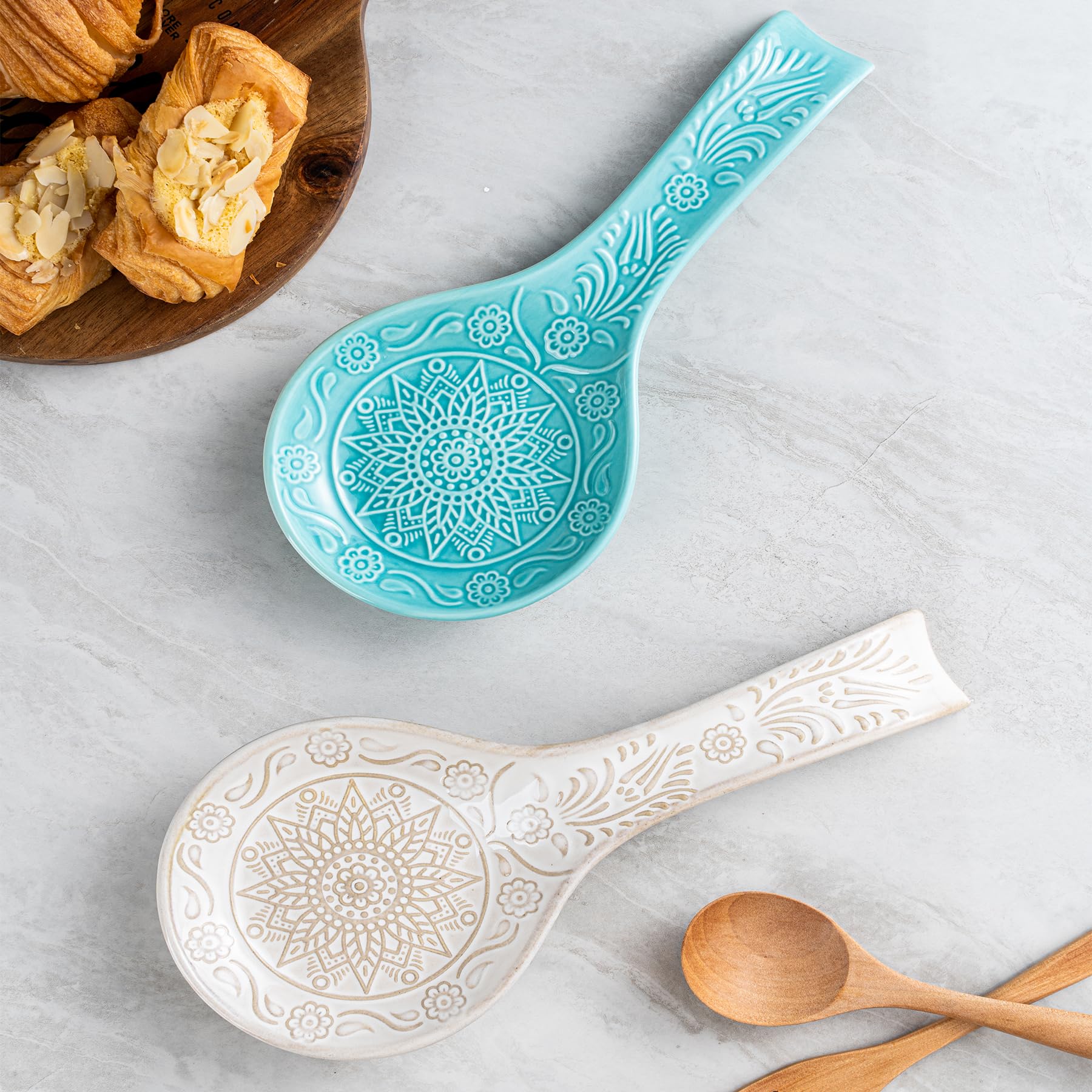 MIKIGEY reposacucharas ceramico blanco detalle floral añade elegancia practia