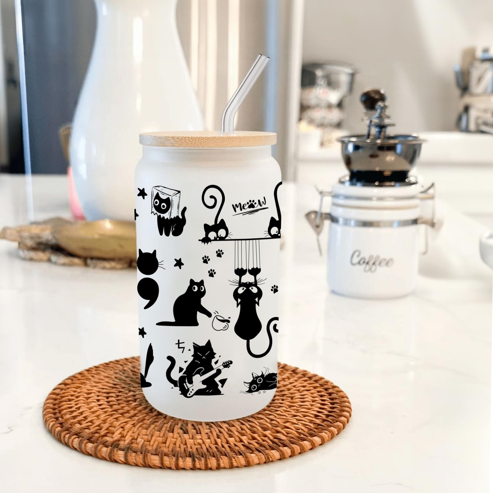 Diseño gatuno en círculo en el vaso Mikopei.