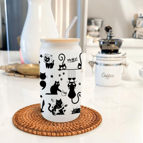 Diseño gatuno en círculo en el vaso Mikopei.