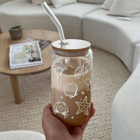 Taza Mikopei de vidrio con seis onzas, tamaño cómodo para uso diario.