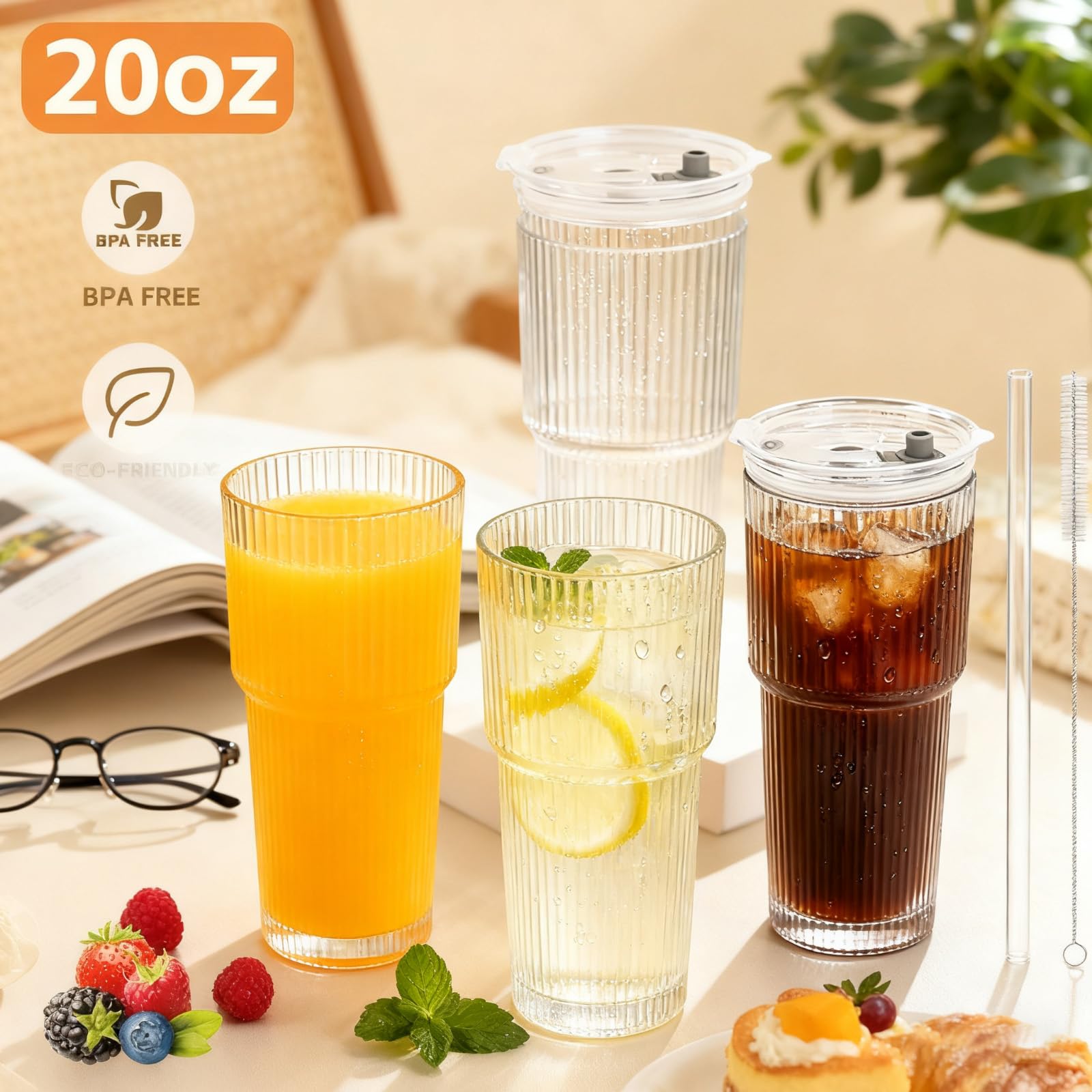 Conjunto para llevar con tapas y pajillas de vidrio.