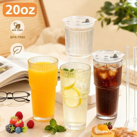 Conjunto para llevar con tapas y pajillas de vidrio.