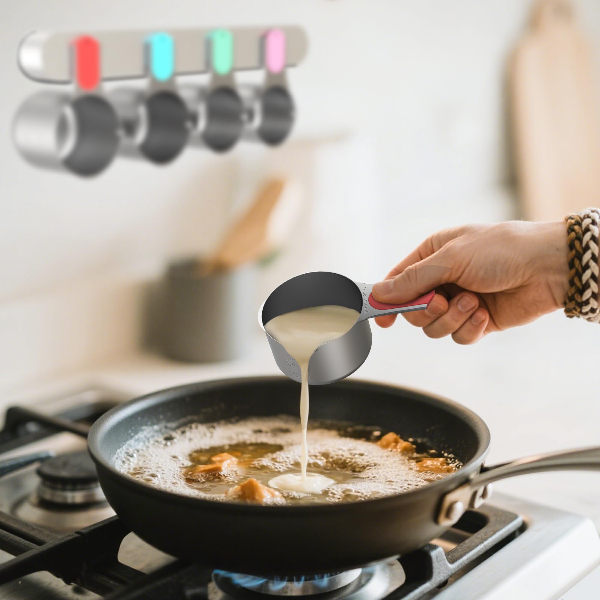Minteem diseño elegante para guardar y decorar la cocina.
