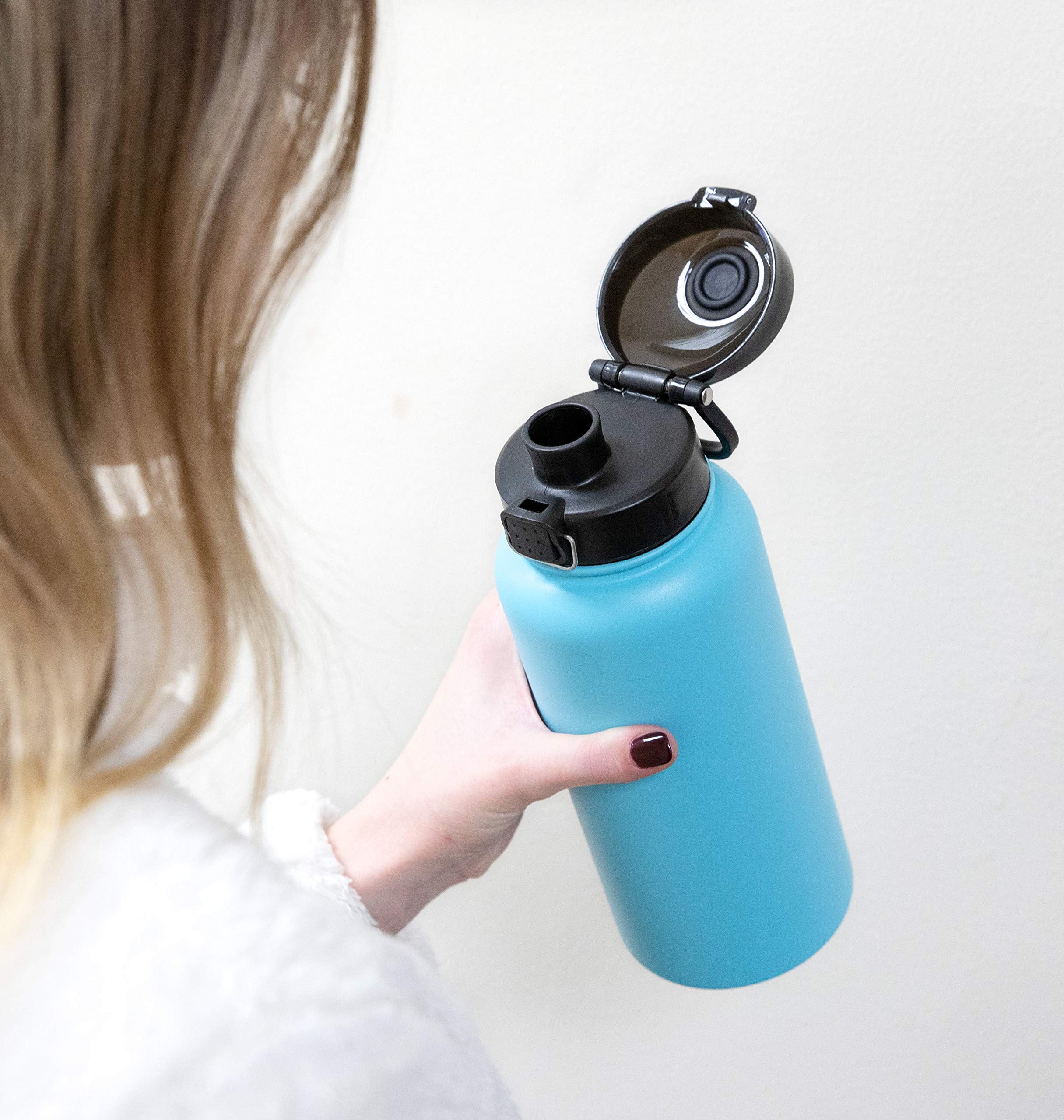MIRA Botella 24 oz Azul Espacio, doble pared para evitar condensación.
