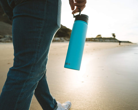 MIRA Botella 24 oz Azul Espacio, uso diario en casa, oficina o gimnasio.