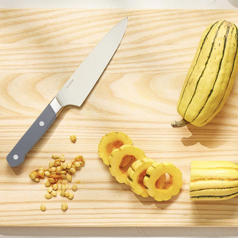 Cuchillo Misen para cortar verduras con precisión.