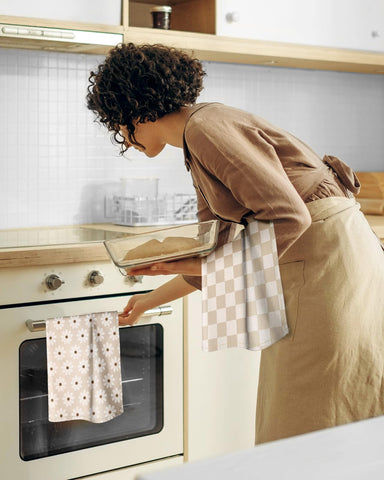 Miss Adola, decoración de cocina elegante que realza cualquier hogar.