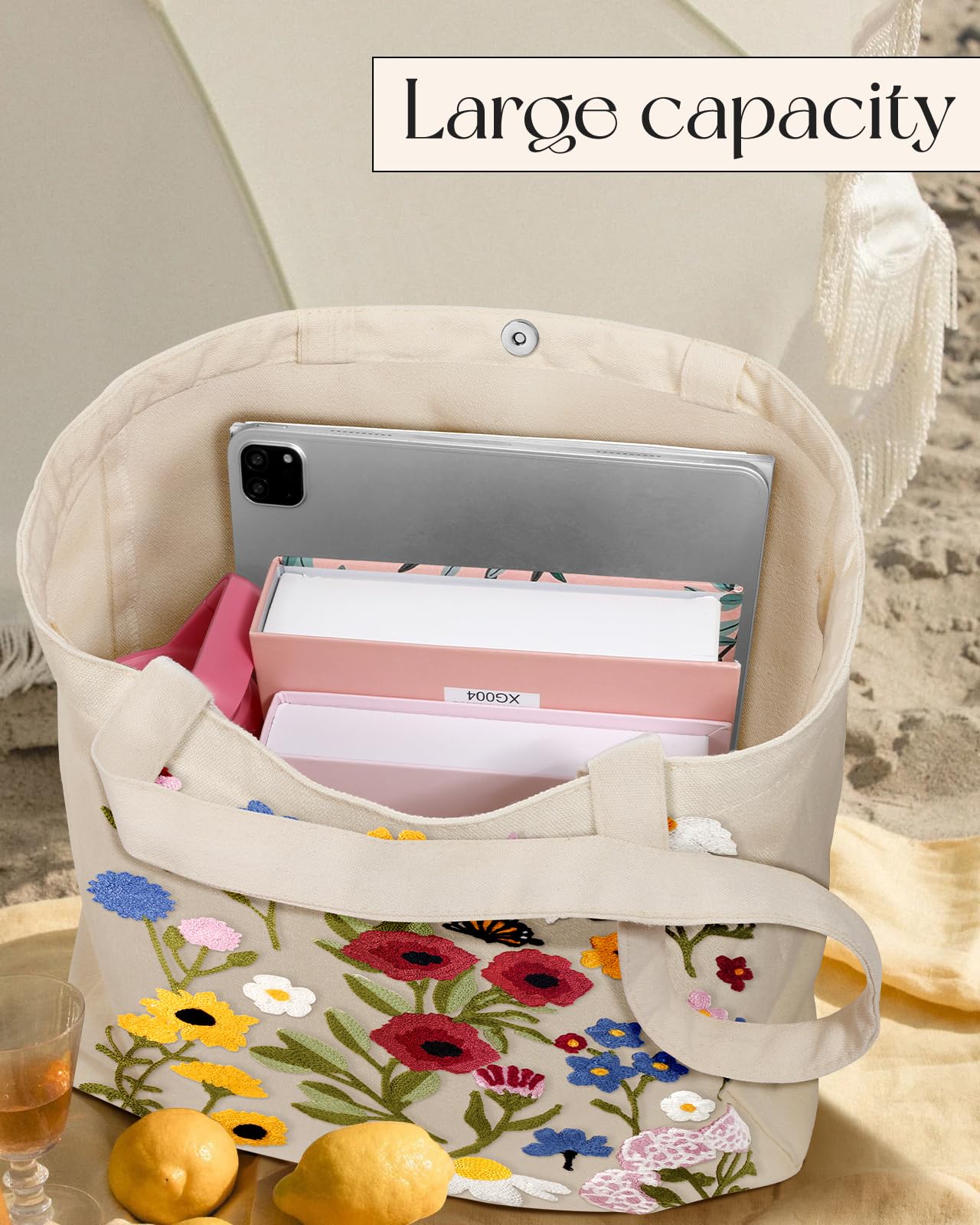 Miss Adola tote con diseños retro de flores para estilo único.