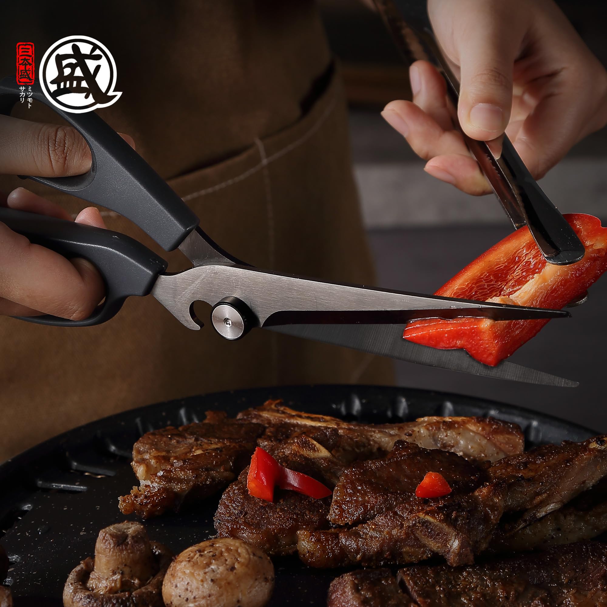 Tijeras Mitsumoto Sakari para verduras, pastas y pizzas con facilidad.