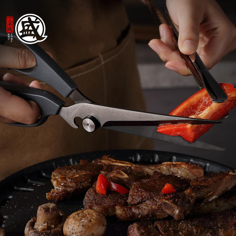Tijeras Mitsumoto Sakari para verduras, pastas y pizzas con facilidad.