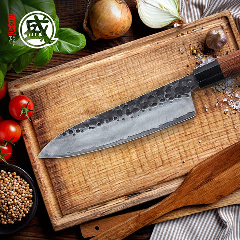 MITSUMOTO SAKARI Gyuto: equilibrio entre hoja y mango para uso profesional