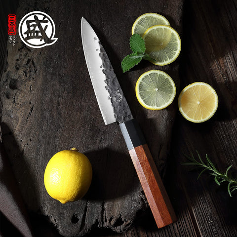 Mitsumoto Sakari, hoja ultra delgada, facilita cortes finos y uniformes en verduras.