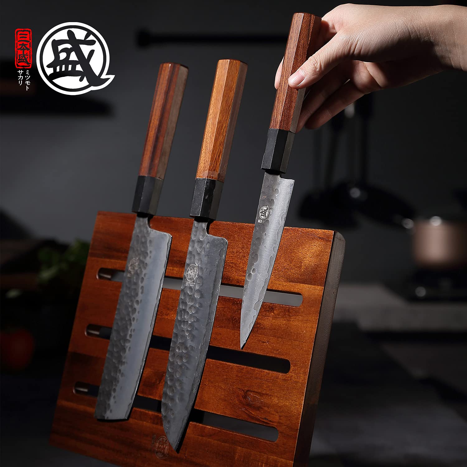 MITSUMOTO SAKARI imantación 1200 gauss para sostener cuchillos con seguridad.